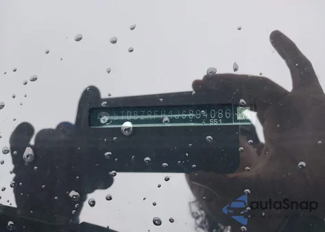 2018 Toyota Highlander Le Plus z USA, uszkodzony, nr VIN 5TDBZRFH1JS894086